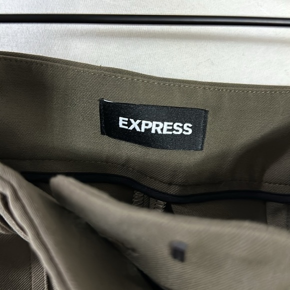Express army green cargo pants with cinched ankles. Size 6R - Picture 4 of 6